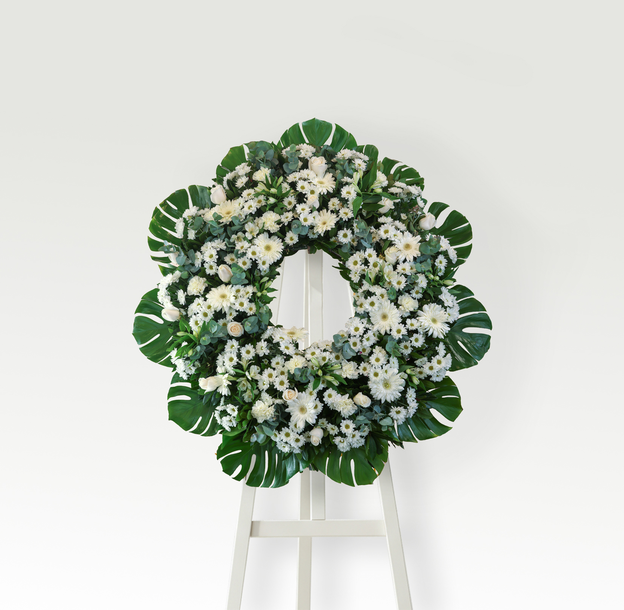 Corona de flores blancas medium