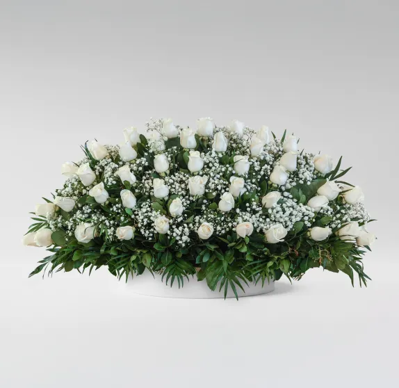 Centro de rosas blancas premium