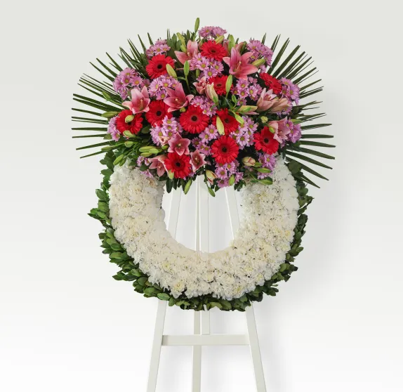 Corona de clavel blanco y cabezal de flor variada