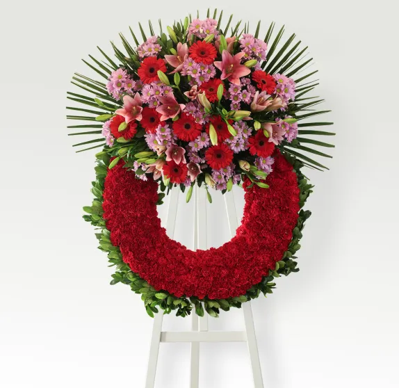 Corona de clavel rojo y cabezal variado