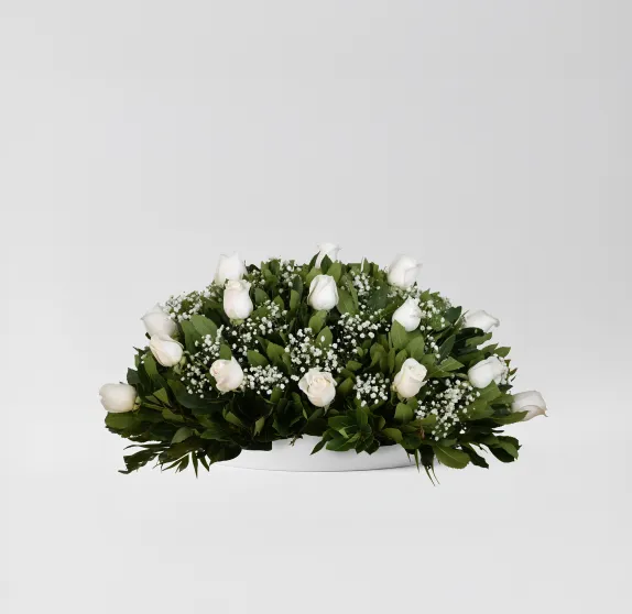 Centro de rosas blancas pequeño