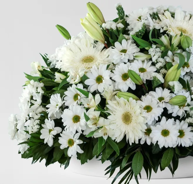 Centro de flores blancas pequeño