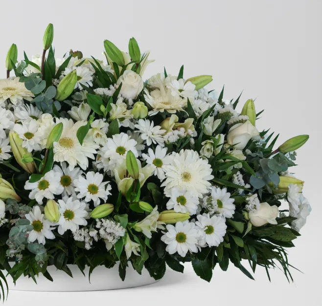 Centro de flores blancas premium