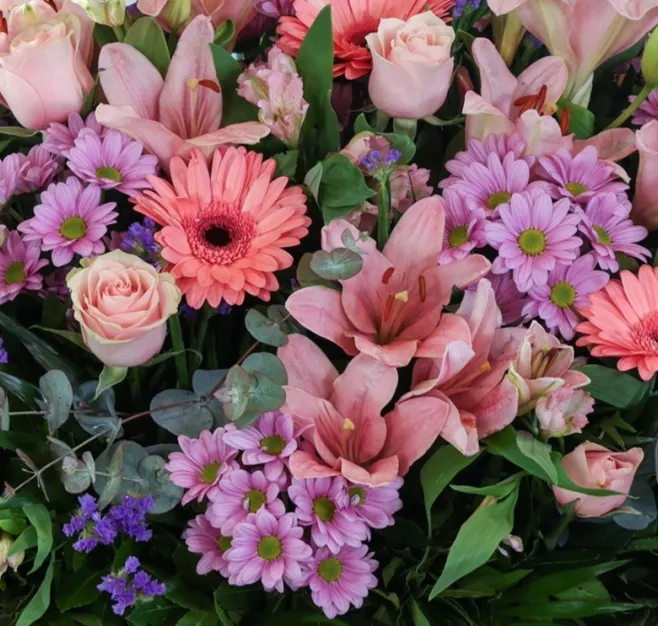 Centro de flores silvestres premium