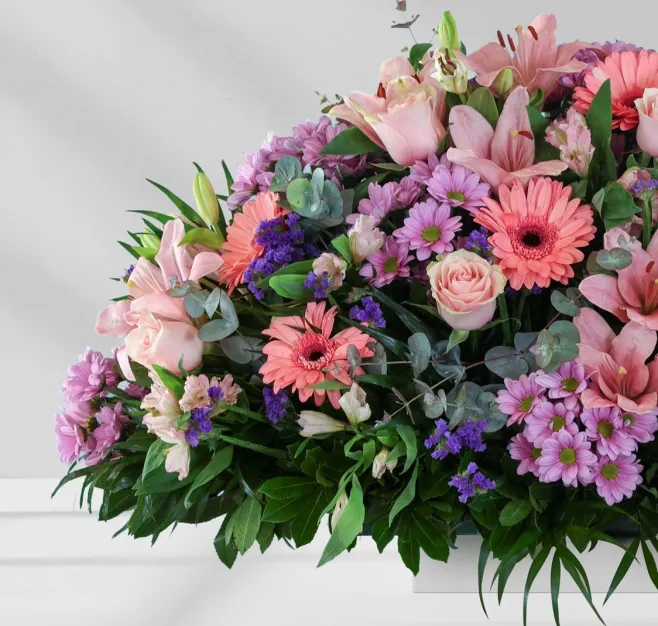 Centro de flores silvestres premium