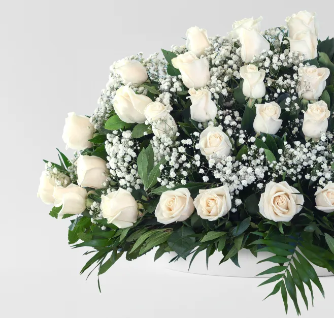 Centro de rosas blancas medium