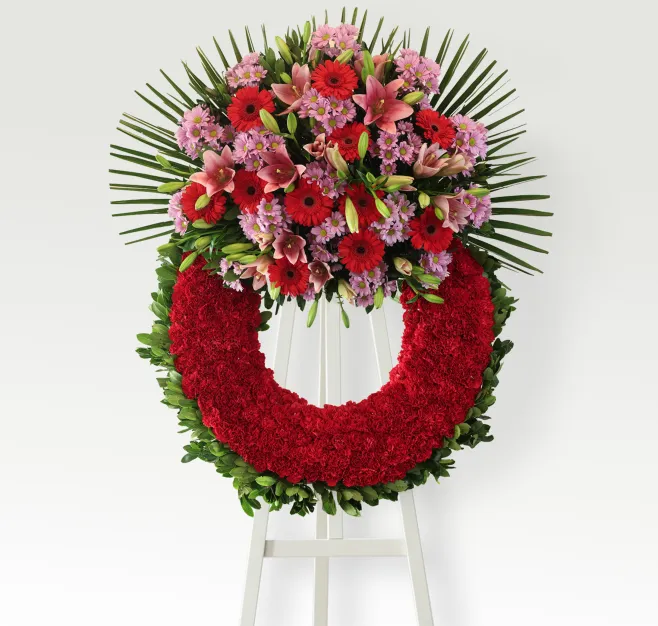 Corona de clavel rojo y cabezal variado