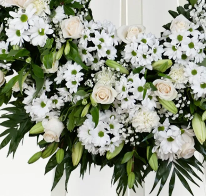 Corona de flores blancas premium