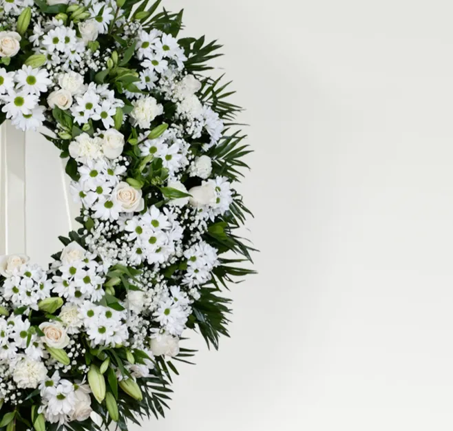 Corona de flores blancas premium