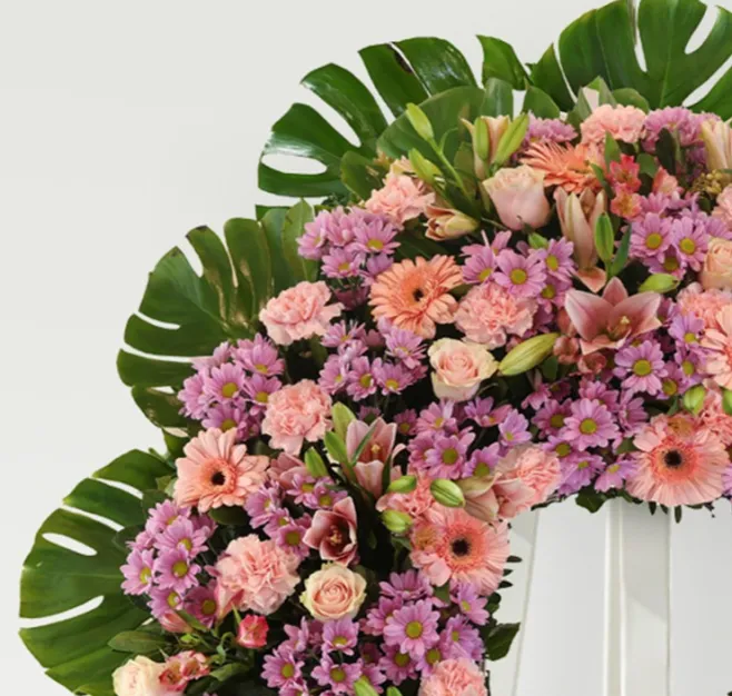 Corona de flor rosada premium