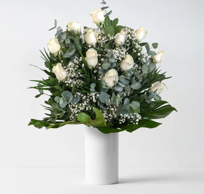 Ramo de 12 rosas blancas
