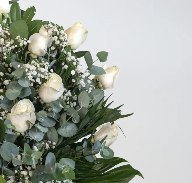 Ramo de 12 rosas blancas