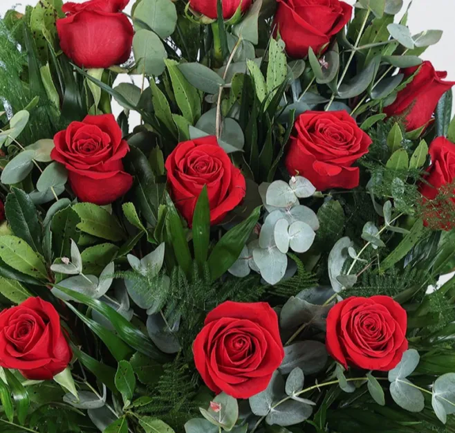 Ramo de 12 rosas rojas