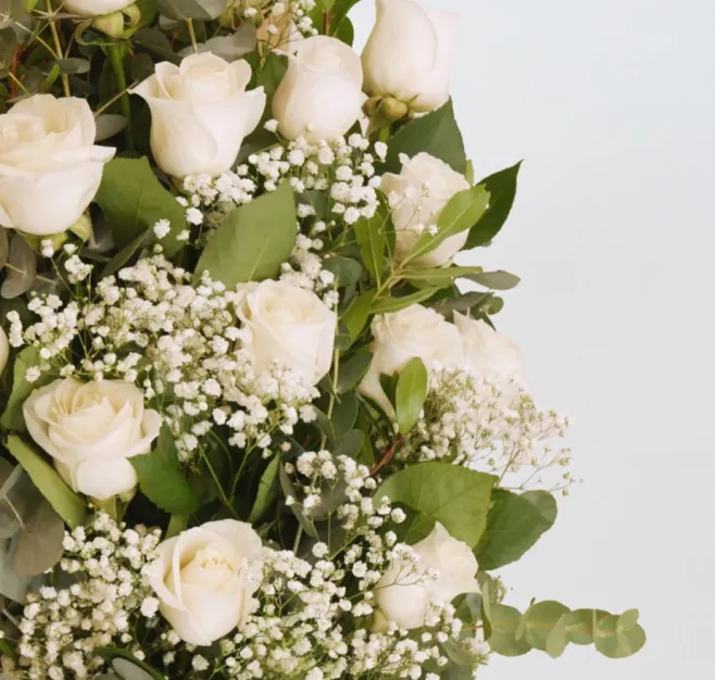 Ramo de 18 rosas blancas