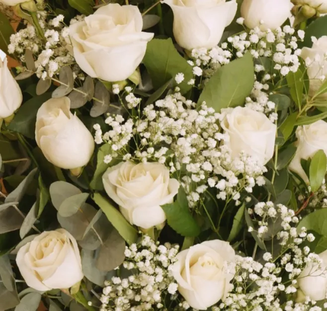 Ramo de 18 rosas blancas