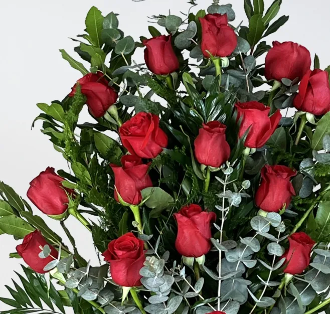 Ramo de 18 rosas rojas