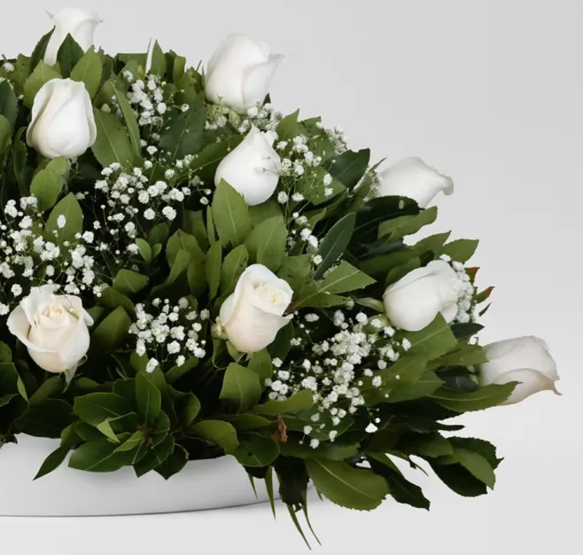 Centro de rosas blancas pequeño