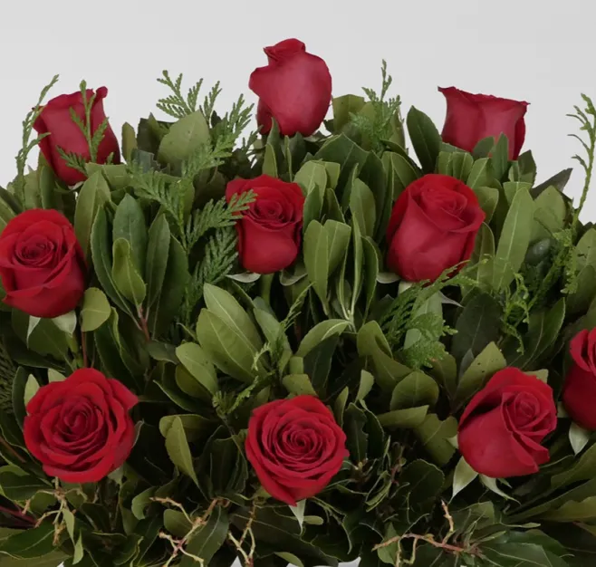 Centro de rosas rojas pequeño