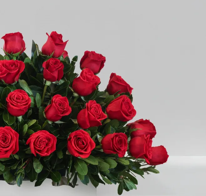 Centro de rosas rojas pequeño